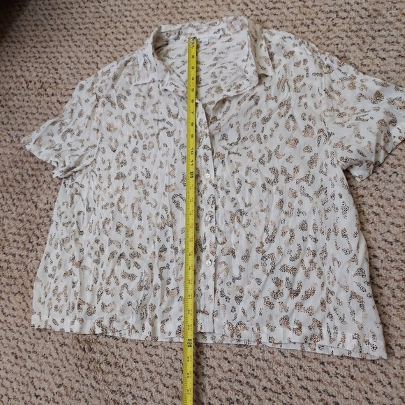 Jane + Delancey Top Women’s XL White Gold Blouse Jungle Leopard Button Up Shirt - Picture 9 of 12